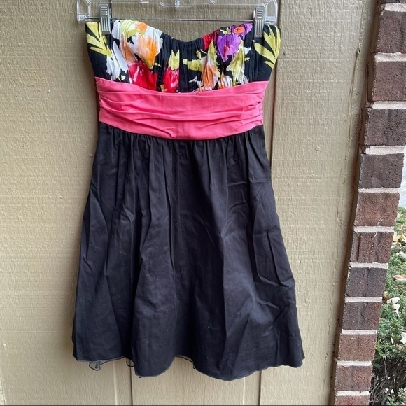 Strapless Black and Floral mini dress | size 3 - Picture 2 of 8